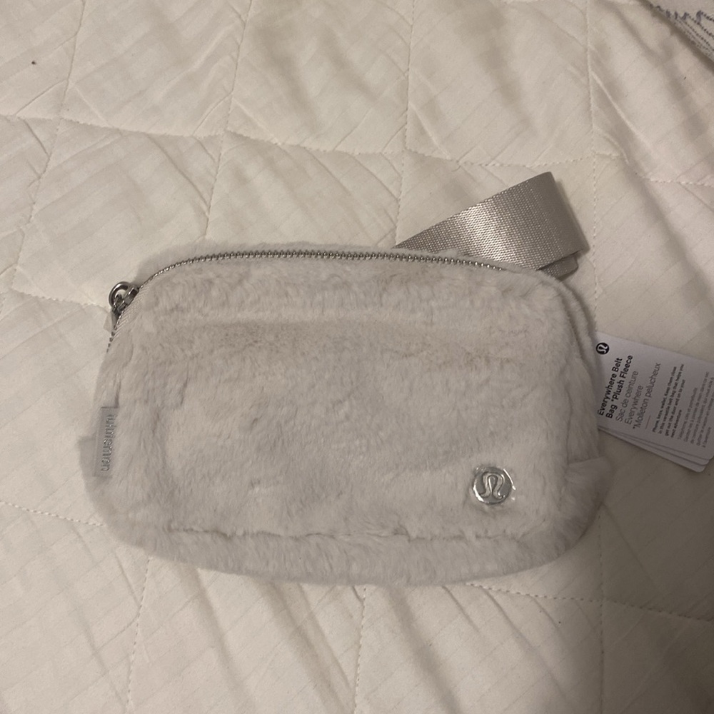Lululemon everywhere belt bag plush fleece